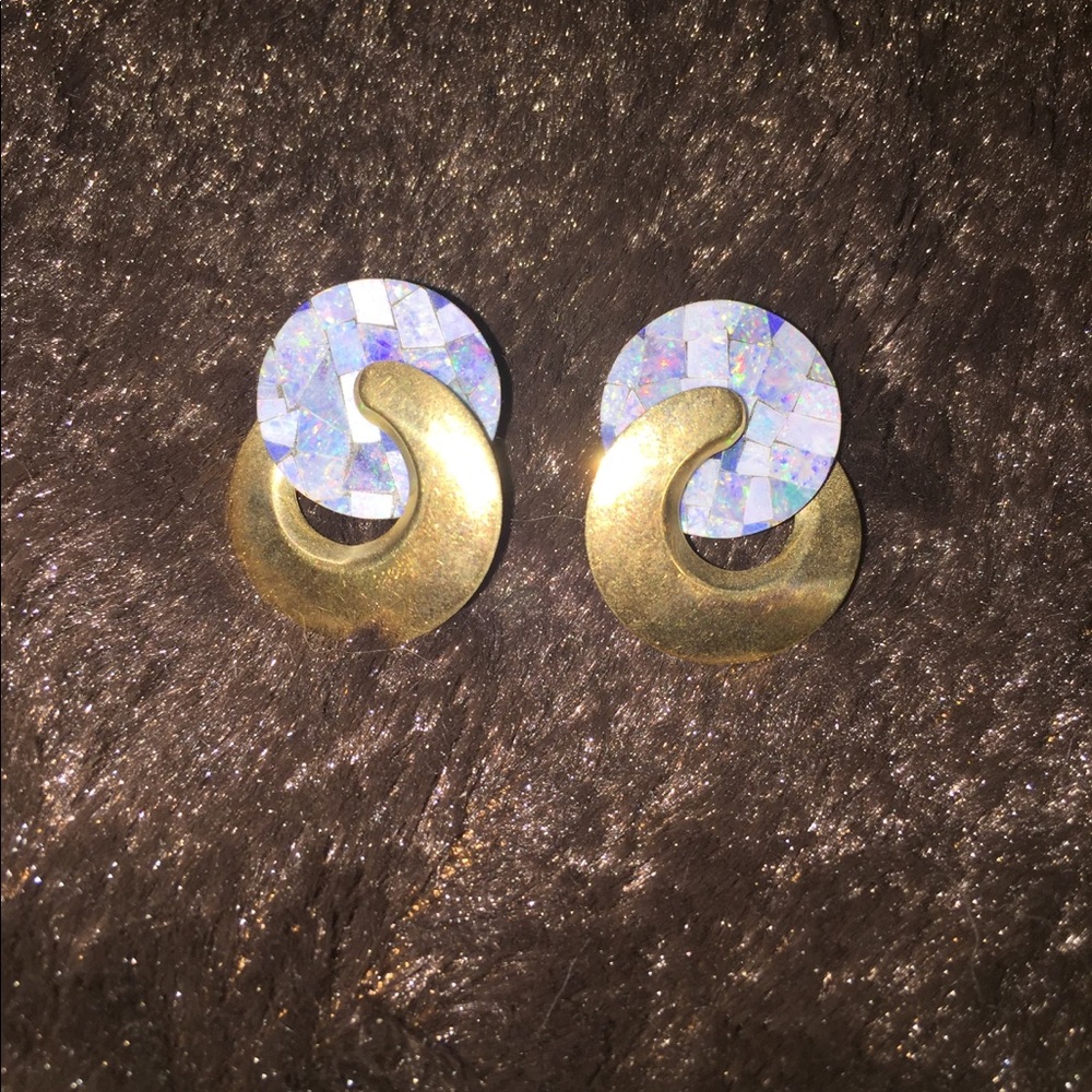 14K gold and mother of pearl/black onyx pierced earrings. Great price!!!